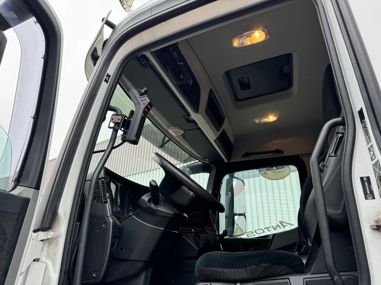 Mercedes-Benz Antos 2536/43 L 6x2 Antos 2536/43 L 6x2, Liftachse, Hiab XR 21S61 bis 7 m Container - Hook lift truck: picture 3 Mercedes-Benz Antos 2536/43 L 6x2 Antos 2536/43 L 6x2, Liftachse, Hiab XR 21S61 bis 7 m Container - Hook lift truck: picture 3