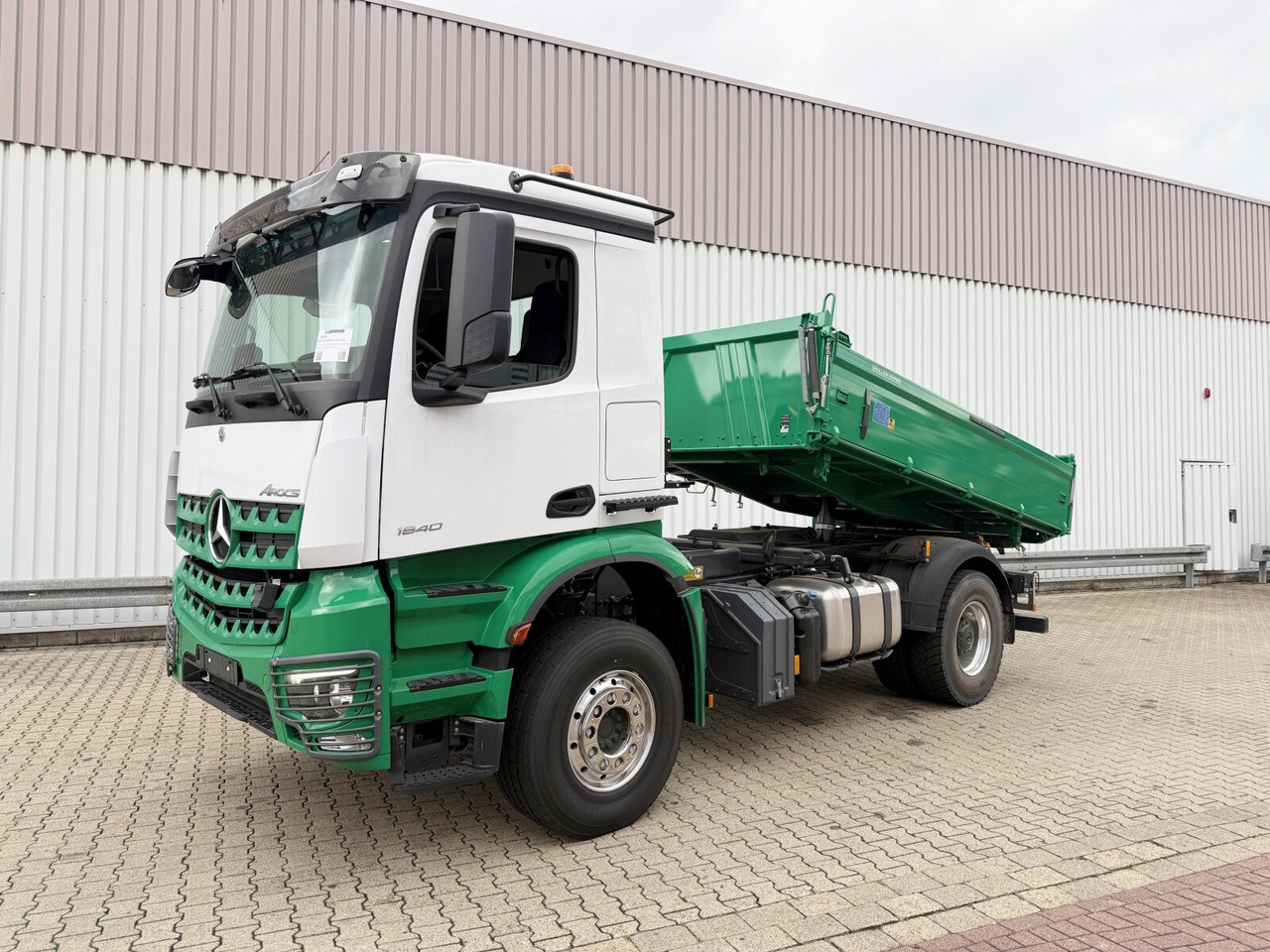Mercedes-Benz Arocs 1840 K 4x2 Arocs 1840 K 4x2, MultimediaCockpit, Alu-Bordwände, Platz für Kranmontage - Tipper: picture 1 Mercedes-Benz Arocs 1840 K 4x2 Arocs 1840 K 4x2, MultimediaCockpit, Alu-Bordwände, Platz für Kranmontage - Tipper: picture 1