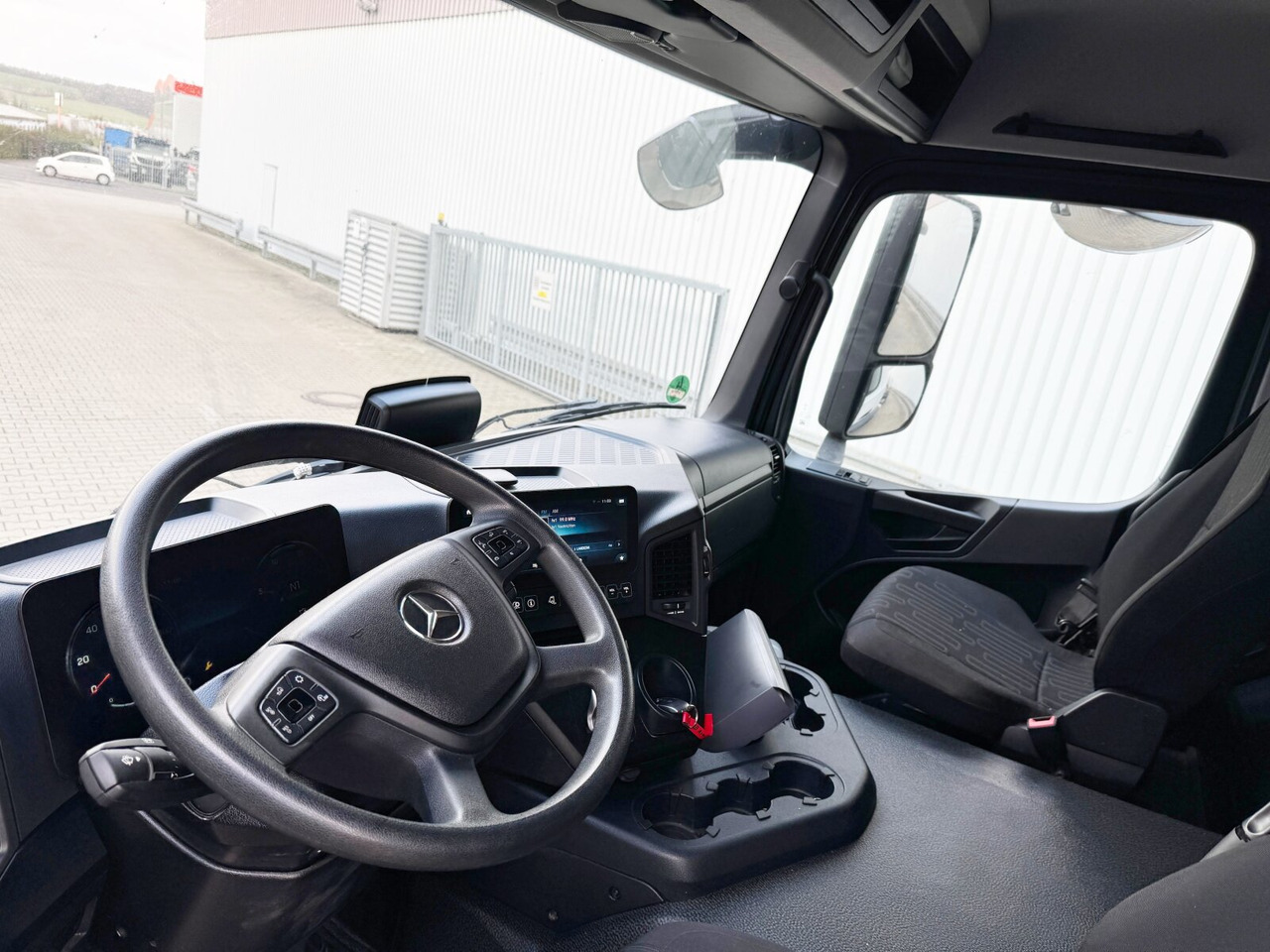 Mercedes-Benz Arocs 1840 L 4x2 Arocs 1840 L 4x2, MultimediaCockpit, Navi - Cab chassis truck: picture 2 Mercedes-Benz Arocs 1840 L 4x2 Arocs 1840 L 4x2, MultimediaCockpit, Navi - Cab chassis truck: picture 2