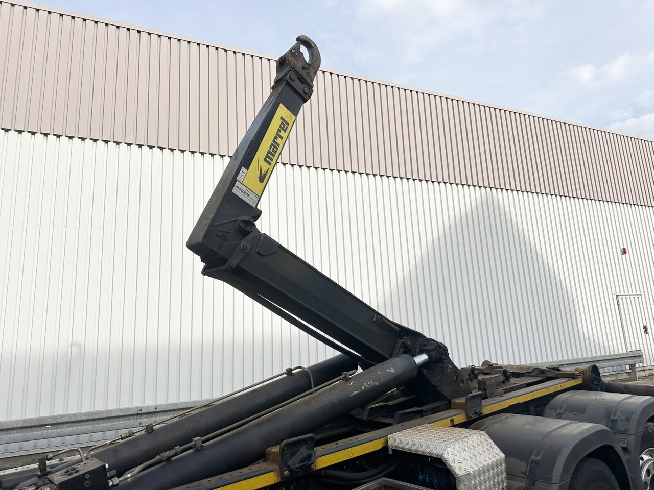 Mercedes-Benz Arocs 2552 L 6x2 Arocs 2552 L 6x2, Lenk-/Liftachse - Hook lift truck: picture 3 Mercedes-Benz Arocs 2552 L 6x2 Arocs 2552 L 6x2, Lenk-/Liftachse - Hook lift truck: picture 3