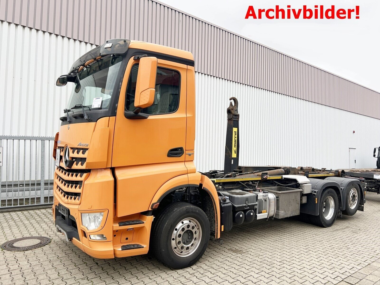 Mercedes-Benz Arocs 2552 L 6x2 Arocs 2552 L 6x2, Lenk-/Liftachse - Hook lift truck: picture 1 Mercedes-Benz Arocs 2552 L 6x2 Arocs 2552 L 6x2, Lenk-/Liftachse - Hook lift truck: picture 1