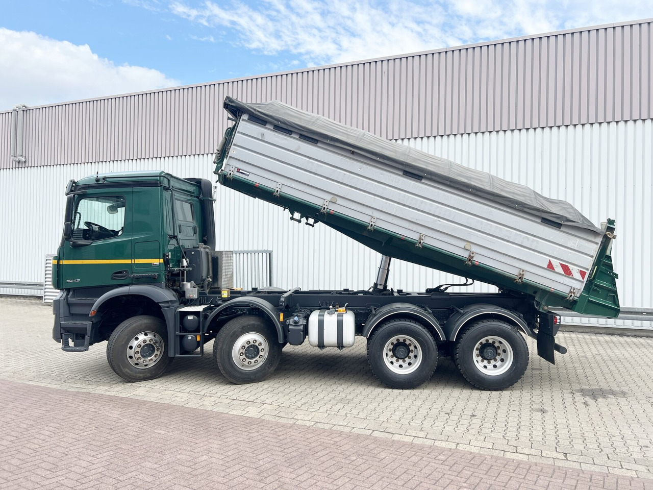 Lease a Mercedes-Benz Arocs 3243 K 8x4 Arocs 3243 K 8x4, Ressenig Thermo Alukipper 3-S Mercedes-Benz Arocs 3243 K 8x4 Arocs 3243 K 8x4, Ressenig Thermo Alukipper 3-S: picture 12