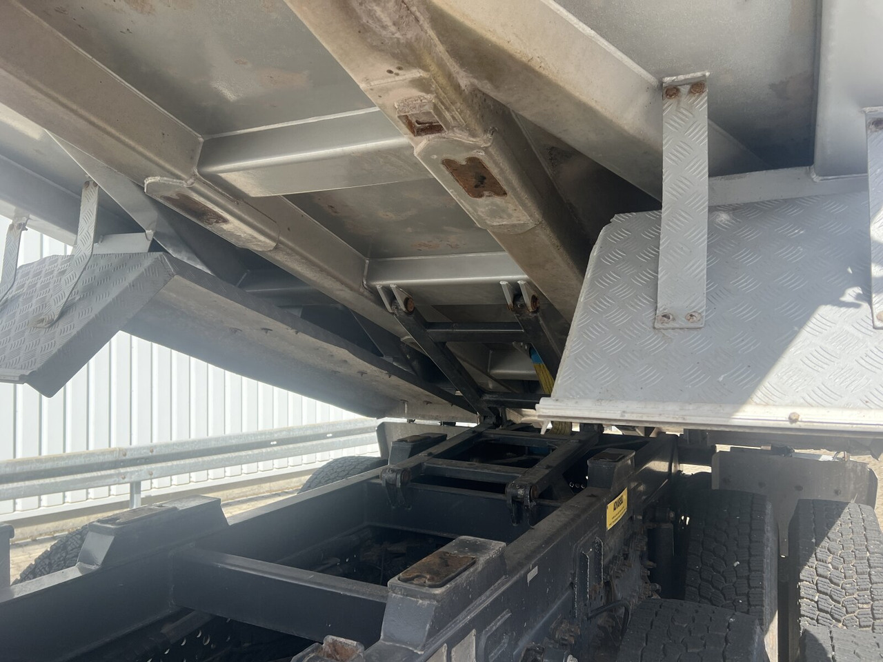 Dumper Mercedes-Benz Arocs 3251 LK 8x4/4 Arocs 3251 LK 8x4/4, Retarder, Stahlmulde ca. 15m³, hydr. Heckklappe: picture 14