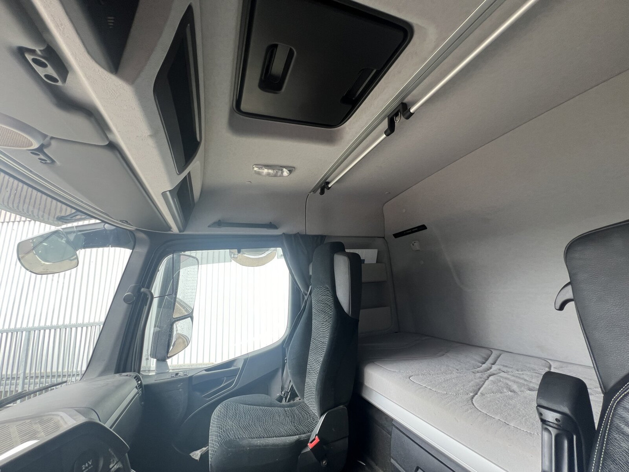 Mercedes-Benz Arocs 3253 K 8x4/4 Arocs 3253 K 8x4/4, Retarder, Motorabtrieb - Hook lift truck: picture 5 Mercedes-Benz Arocs 3253 K 8x4/4 Arocs 3253 K 8x4/4, Retarder, Motorabtrieb - Hook lift truck: picture 5