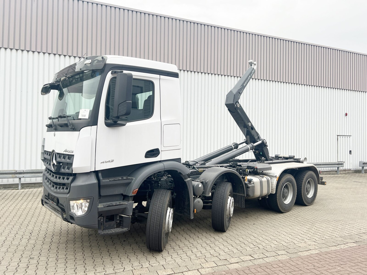 Mercedes-Benz Arocs 4142/48 8x4/4 Arocs 4142/48 8x4/4, Grounder, Meiller RS26 62-K, Funk, Motorabtrieb - Hook lift truck: picture 1 Mercedes-Benz Arocs 4142/48 8x4/4 Arocs 4142/48 8x4/4, Grounder, Meiller RS26 62-K, Funk, Motorabtrieb - Hook lift truck: picture 1