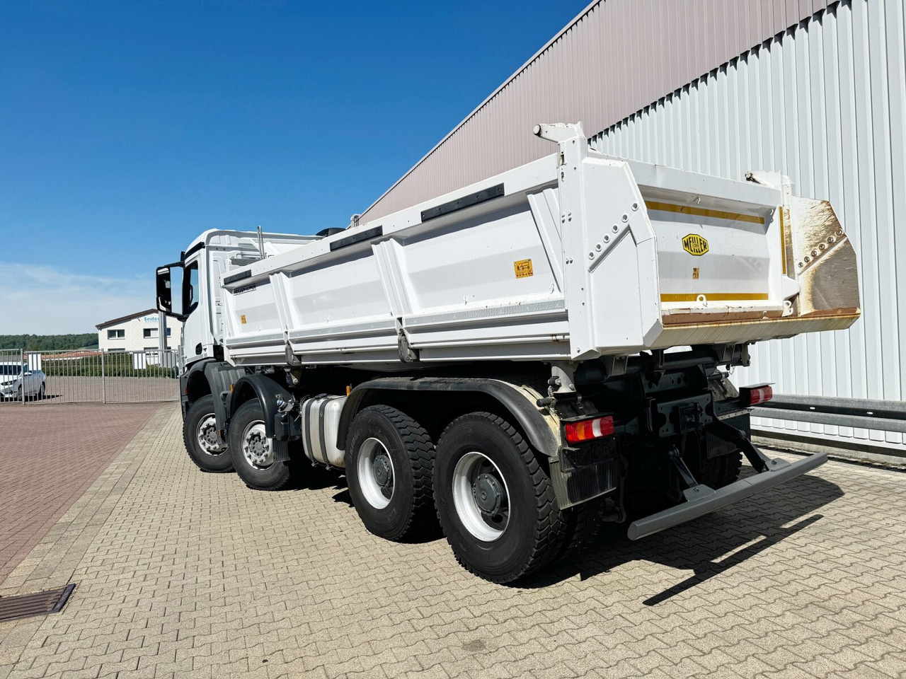 Mercedes-Benz Arocs 4142 K 8x4/4 Arocs 4142/45 K 8x4/4, Meiller Bordmatik links - Tipper: picture 5 Mercedes-Benz Arocs 4142 K 8x4/4 Arocs 4142/45 K 8x4/4, Meiller Bordmatik links - Tipper: picture 5