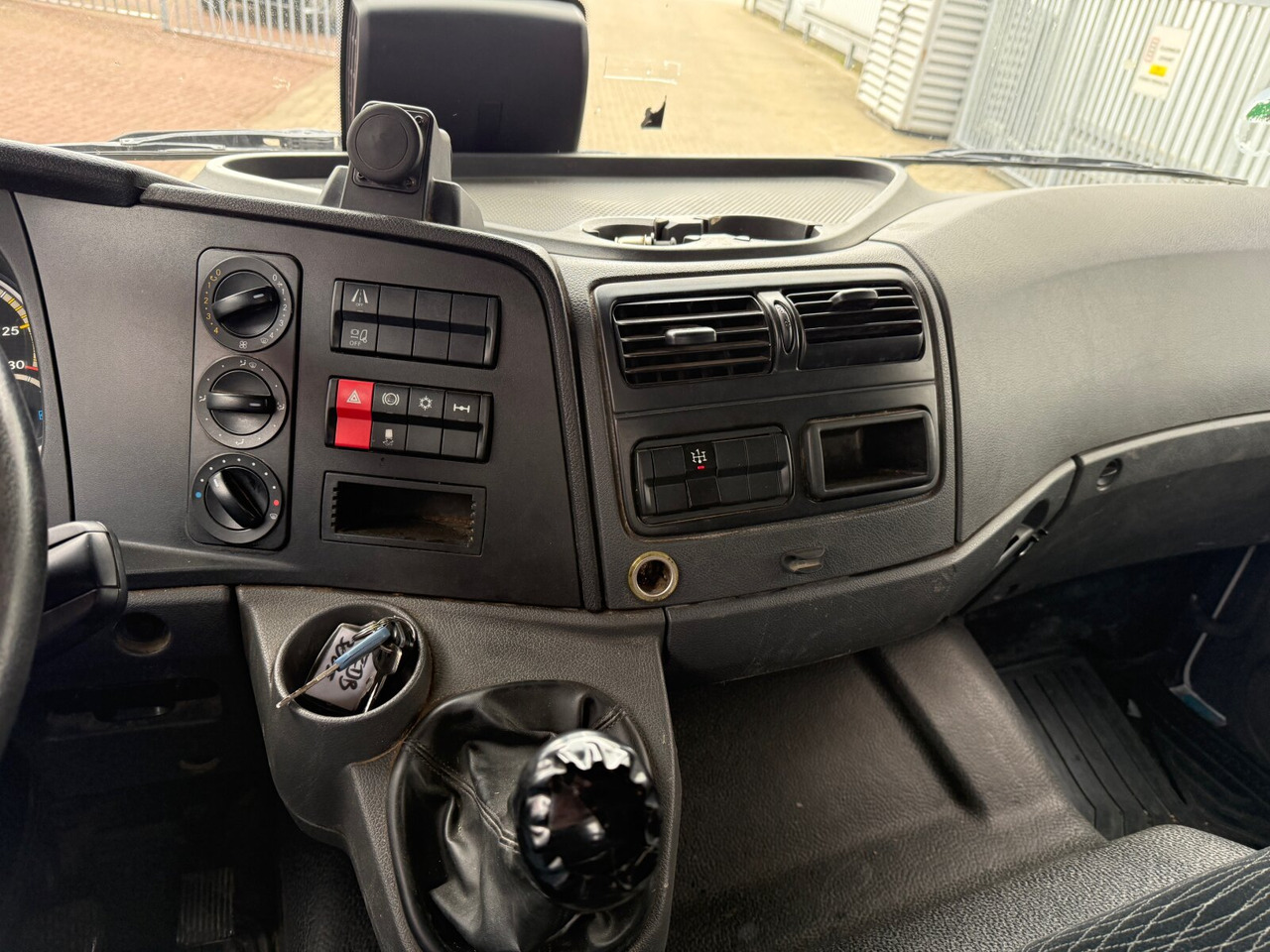 Mercedes-Benz Atego 1224 K 4x2 Atego 1224 K 4x2, Meiller 3-S-Kipper  2x AHK Öl - Tipper: picture 4 Mercedes-Benz Atego 1224 K 4x2 Atego 1224 K 4x2, Meiller 3-S-Kipper  2x AHK Öl - Tipper: picture 4