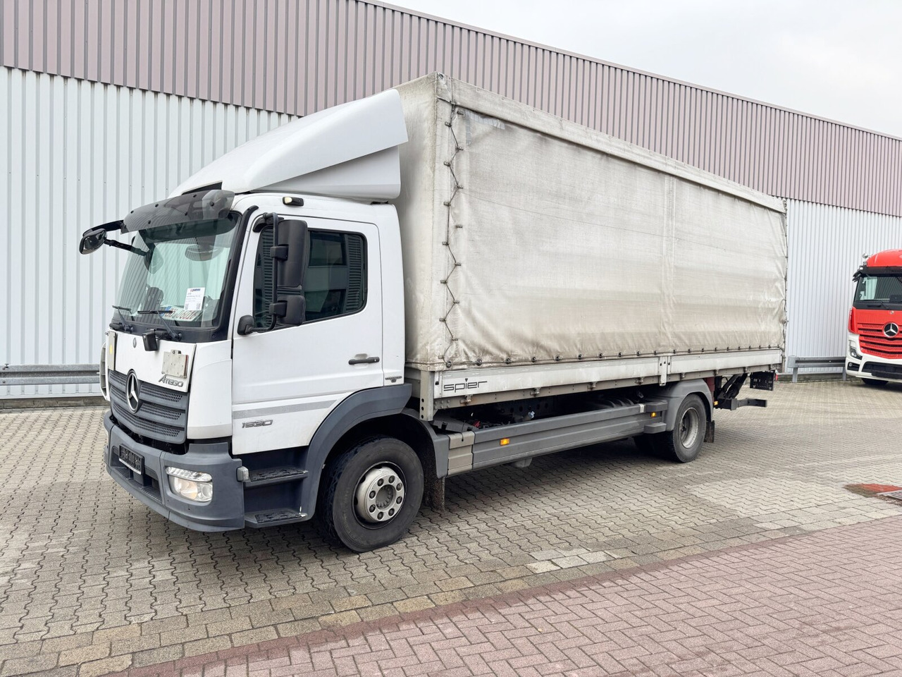 Mercedes-Benz Atego 1530 L 4x2 Atego 1530 L 4x2 mit LBW Dhollandia - Dropside/ Flatbed truck: picture 1 Mercedes-Benz Atego 1530 L 4x2 Atego 1530 L 4x2 mit LBW Dhollandia - Dropside/ Flatbed truck: picture 1