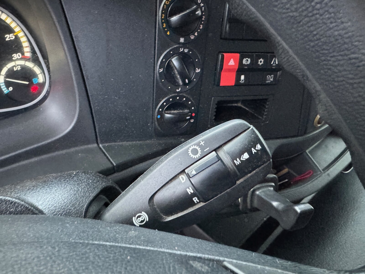 Mercedes-Benz Atego 1530 L 4x2 Atego 1530 L 4x2 mit LBW Dhollandia - Dropside/ Flatbed truck: picture 5 Mercedes-Benz Atego 1530 L 4x2 Atego 1530 L 4x2 mit LBW Dhollandia - Dropside/ Flatbed truck: picture 5