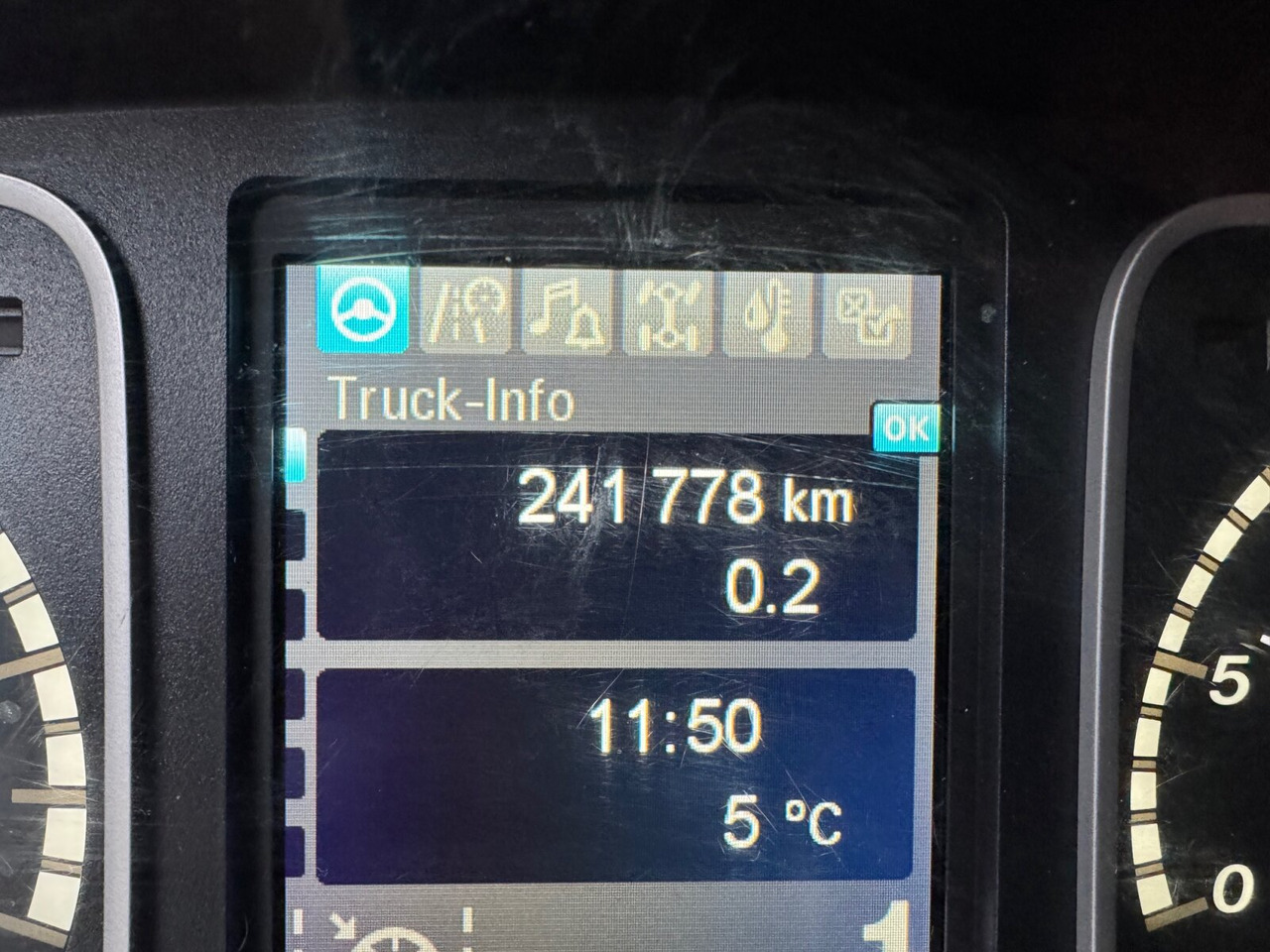 Mercedes-Benz Atego 1530 L 4x2 Atego 1530 L 4x2 mit LBW Dhollandia - Dropside/ Flatbed truck: picture 3 Mercedes-Benz Atego 1530 L 4x2 Atego 1530 L 4x2 mit LBW Dhollandia - Dropside/ Flatbed truck: picture 3