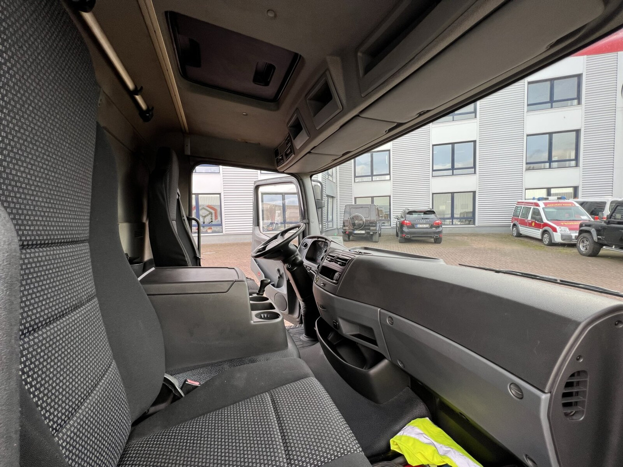 Mercedes-Benz Atego 816 L 4x2 Atego 816 L 4x2 mit LBW, 4x Vorhanden! - Box truck: picture 3 Mercedes-Benz Atego 816 L 4x2 Atego 816 L 4x2 mit LBW, 4x Vorhanden! - Box truck: picture 3
