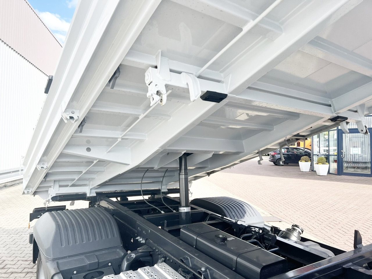 Lease a Mercedes-Benz Atego 818/23 K 4x2 Atego 818/23 K 4x2, 2x AHK, Meiller-Kipper, mehrfach Vorhanden! Mercedes-Benz Atego 818/23 K 4x2 Atego 818/23 K 4x2, 2x AHK, Meiller-Kipper, mehrfach Vorhanden!: picture 10