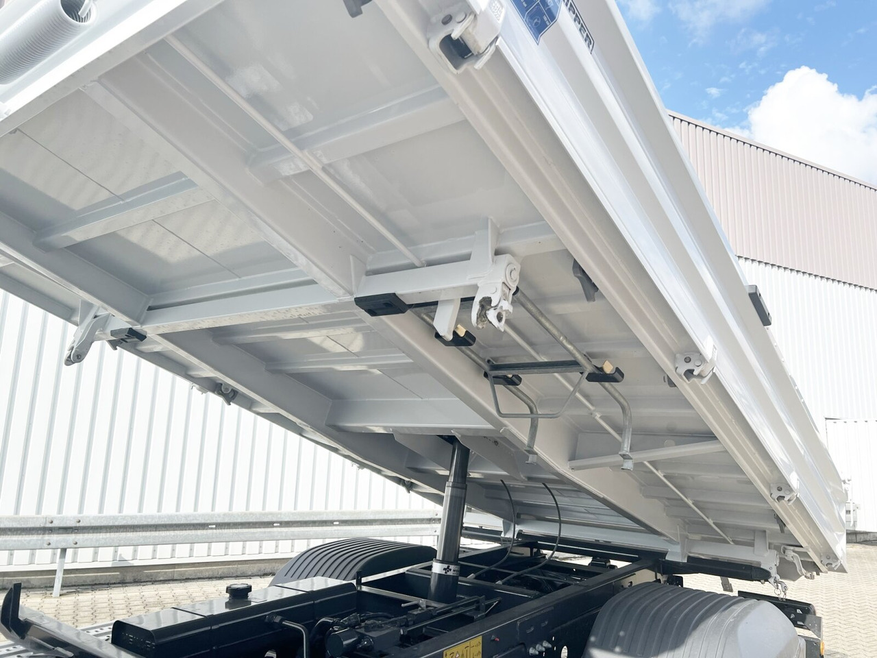 Lease a Mercedes-Benz Atego 818/23 K 4x2 Atego 818/23 K 4x2, 2x AHK, Meiller-Kipper, mehrfach Vorhanden! Mercedes-Benz Atego 818/23 K 4x2 Atego 818/23 K 4x2, 2x AHK, Meiller-Kipper, mehrfach Vorhanden!: picture 9