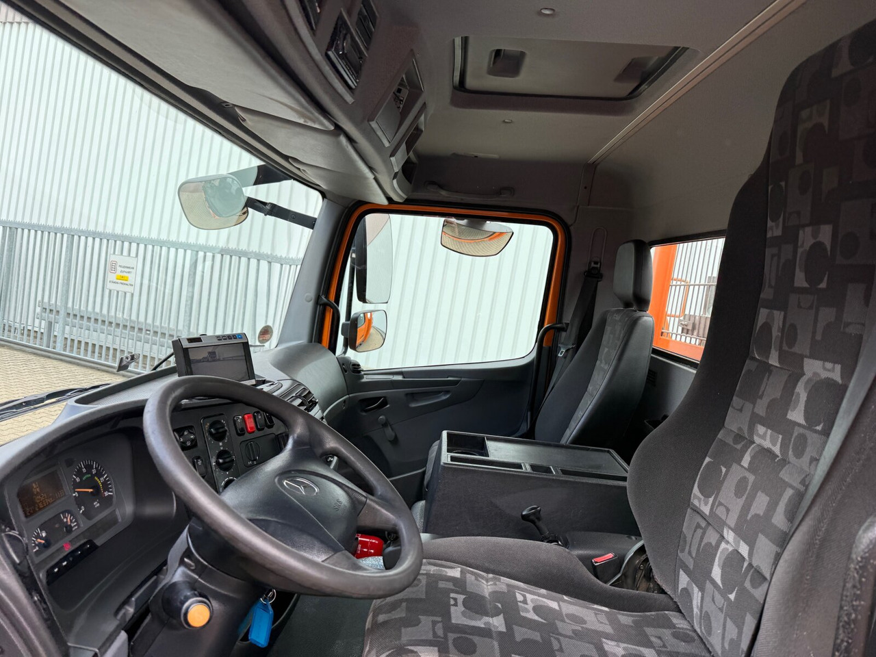 Mercedes-Benz Atego 818 4x2 Atego 818 4x2 mit LBW BÄR - Dropside/ Flatbed truck: picture 4 Mercedes-Benz Atego 818 4x2 Atego 818 4x2 mit LBW BÄR - Dropside/ Flatbed truck: picture 4