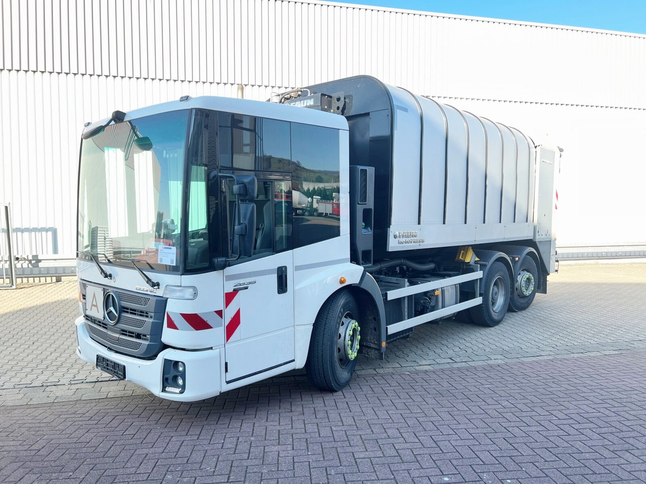 Mercedes-Benz Econic 2635 LL 6x2/4 NLA Econic 2635 LL 6x2/4 NLA, Lenkachse, FAUN Rotopress 521L, Zöller-Schüttung - Cab chassis truck: picture 1 Mercedes-Benz Econic 2635 LL 6x2/4 NLA Econic 2635 LL 6x2/4 NLA, Lenkachse, FAUN Rotopress 521L, Zöller-Schüttung - Cab chassis truck: picture 1