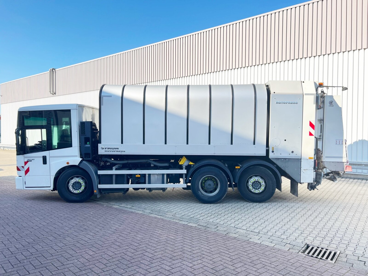 Mercedes-Benz Econic 2635 LL 6x2/4 NLA Econic 2635 LL 6x2/4 NLA, Lenkachse, FAUN Rotopress 521L, Zöller-Schüttung - Cab chassis truck: picture 3 Mercedes-Benz Econic 2635 LL 6x2/4 NLA Econic 2635 LL 6x2/4 NLA, Lenkachse, FAUN Rotopress 521L, Zöller-Schüttung - Cab chassis truck: picture 3