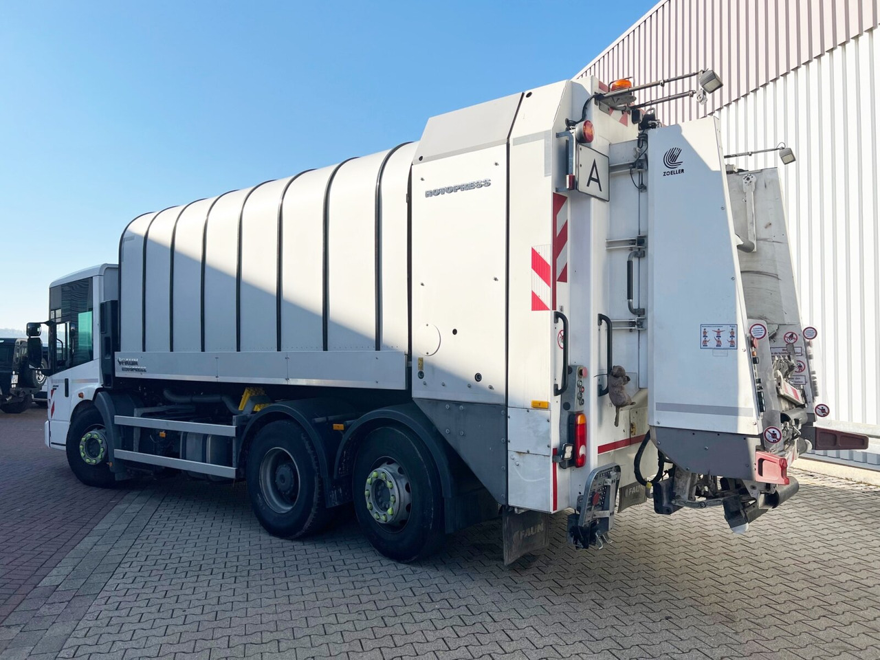 Mercedes-Benz Econic 2635 LL 6x2/4 NLA Econic 2635 LL 6x2/4 NLA, Lenkachse, FAUN Rotopress 521L, Zöller-Schüttung - Cab chassis truck: picture 2 Mercedes-Benz Econic 2635 LL 6x2/4 NLA Econic 2635 LL 6x2/4 NLA, Lenkachse, FAUN Rotopress 521L, Zöller-Schüttung - Cab chassis truck: picture 2