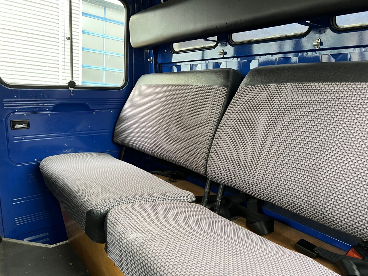 Mercedes-Benz L 407 D 4x2 Doka L 407 D 4x2 Doka, Ex-THW - Curtainsider truck: picture 4 Mercedes-Benz L 407 D 4x2 Doka L 407 D 4x2 Doka, Ex-THW - Curtainsider truck: picture 4