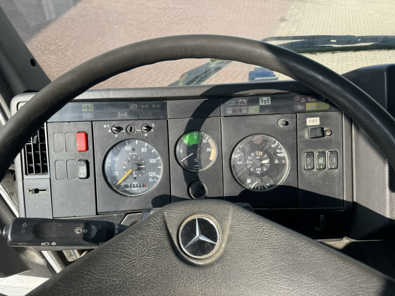 Mercedes-Benz SK 1827L 4x2 SK 1827L 4x2 - Dropside/ Flatbed truck: picture 2 Mercedes-Benz SK 1827L 4x2 SK 1827L 4x2 - Dropside/ Flatbed truck: picture 2