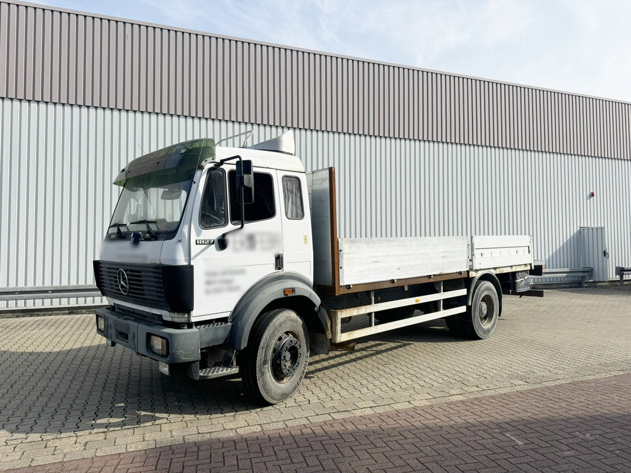 Mercedes-Benz SK 1827L 4x2 SK 1827L 4x2 - Dropside/ Flatbed truck: picture 1 Mercedes-Benz SK 1827L 4x2 SK 1827L 4x2 - Dropside/ Flatbed truck: picture 1