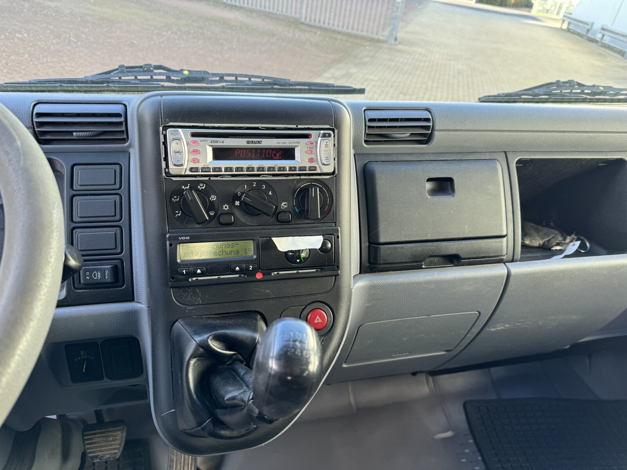 Mitsubishi Canter Fuso 6C15D 4x2 Doka Canter Fuso 6C15D 4x2 Doka, City-Abroller - Hook lift truck: picture 3 Mitsubishi Canter Fuso 6C15D 4x2 Doka Canter Fuso 6C15D 4x2 Doka, City-Abroller - Hook lift truck: picture 3