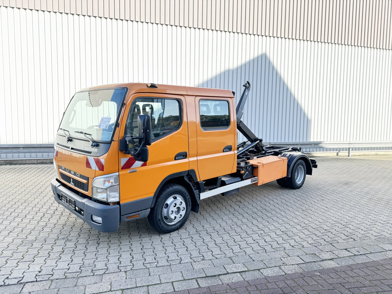 Mitsubishi Canter Fuso 6C15D 4x2 Doka Canter Fuso 6C15D 4x2 Doka, City-Abroller - Hook lift truck: picture 1 Mitsubishi Canter Fuso 6C15D 4x2 Doka Canter Fuso 6C15D 4x2 Doka, City-Abroller - Hook lift truck: picture 1