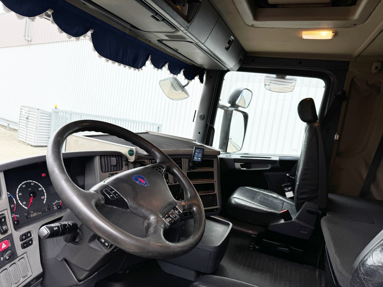 Interior photo 2: Lease a Scania R380 DB 4x2 MNA R380 DB 4x2 MNA, Platz für Heckkran, 2x AHK Scania R380 DB 4x2 MNA R380 DB 4x2 MNA, Platz für Heckkran, 2x AHK