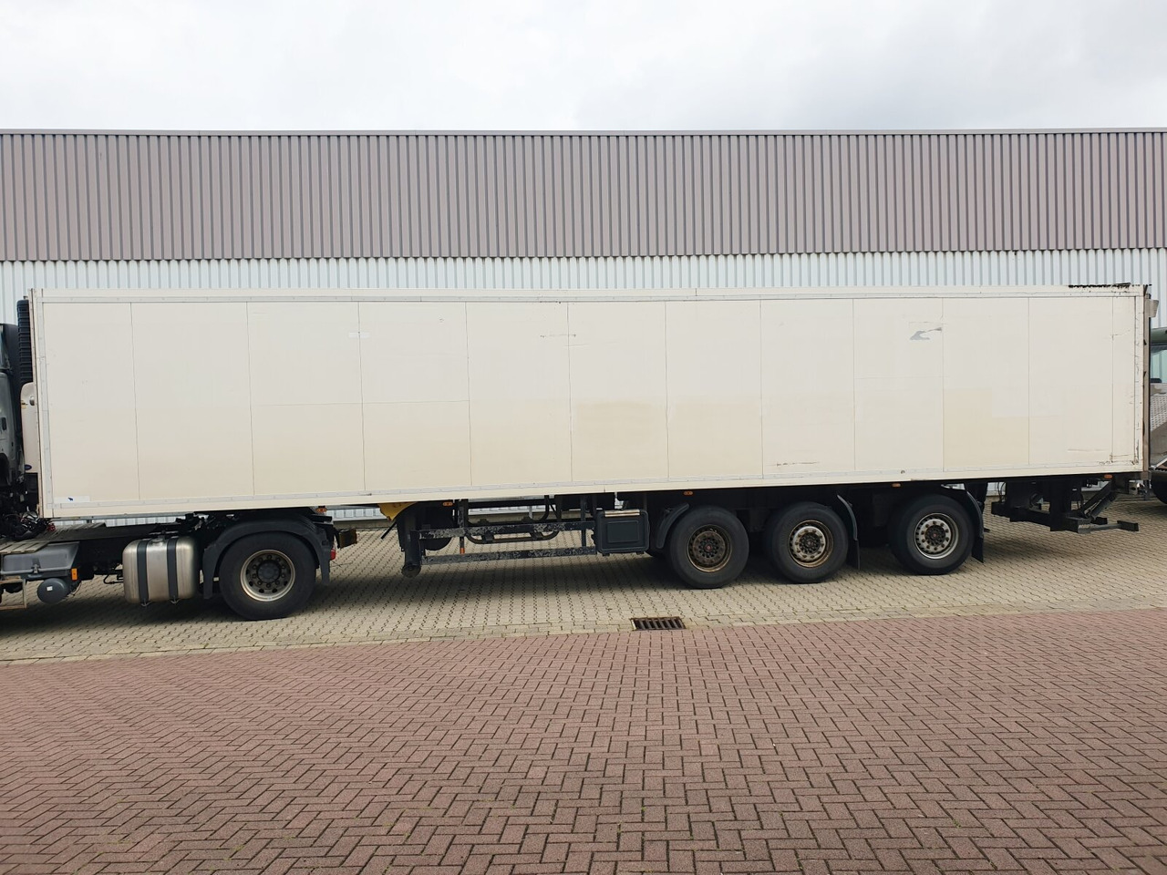 Refrigerator semi-trailer Schmitz Cargobull SKO 24 SKO 24, Carrier, LBW, Lift-/Lenkachse, 74 cbm: picture 8 Refrigerator semi-trailer Schmitz Cargobull SKO 24 SKO 24, Carrier, LBW, Lift-/Lenkachse, 74 cbm: picture 8
