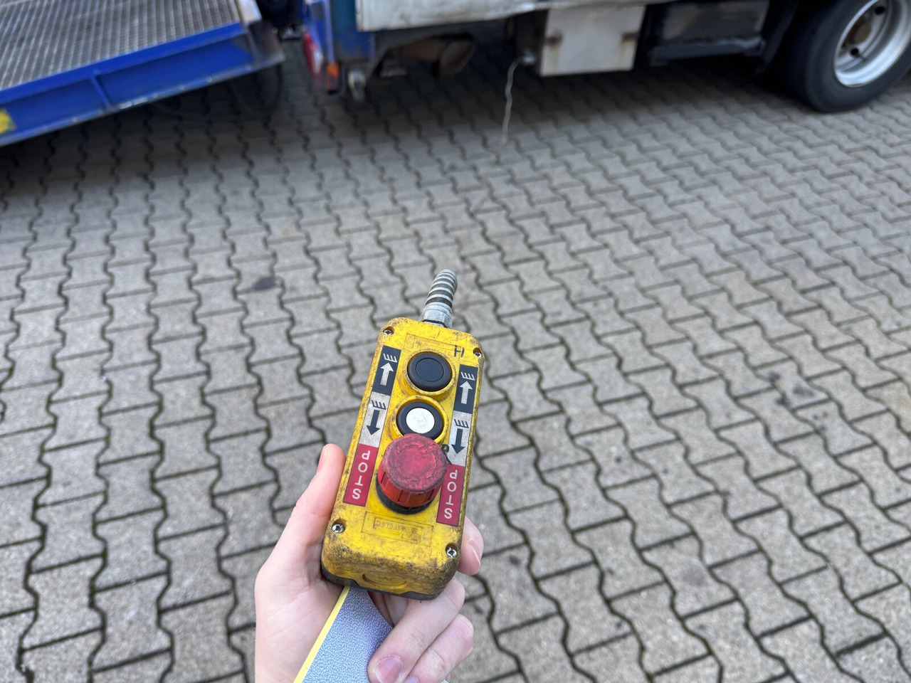 Renders NS4L32 NS4L32, Seilwinde, Edscha, hydr. Auffahrrampe - Semi-trailer: picture 5 Renders NS4L32 NS4L32, Seilwinde, Edscha, hydr. Auffahrrampe - Semi-trailer: picture 5