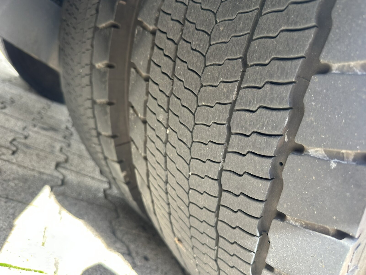 DAF XF 530 FT 6x2 XF 530 FT 6x2, Intarder, Navi, Spacecab, Vorlauflenk/lift, zGG 68t - Tractor unit: picture 4 DAF XF 530 FT 6x2 XF 530 FT 6x2, Intarder, Navi, Spacecab, Vorlauflenk/lift, zGG 68t - Tractor unit: picture 4