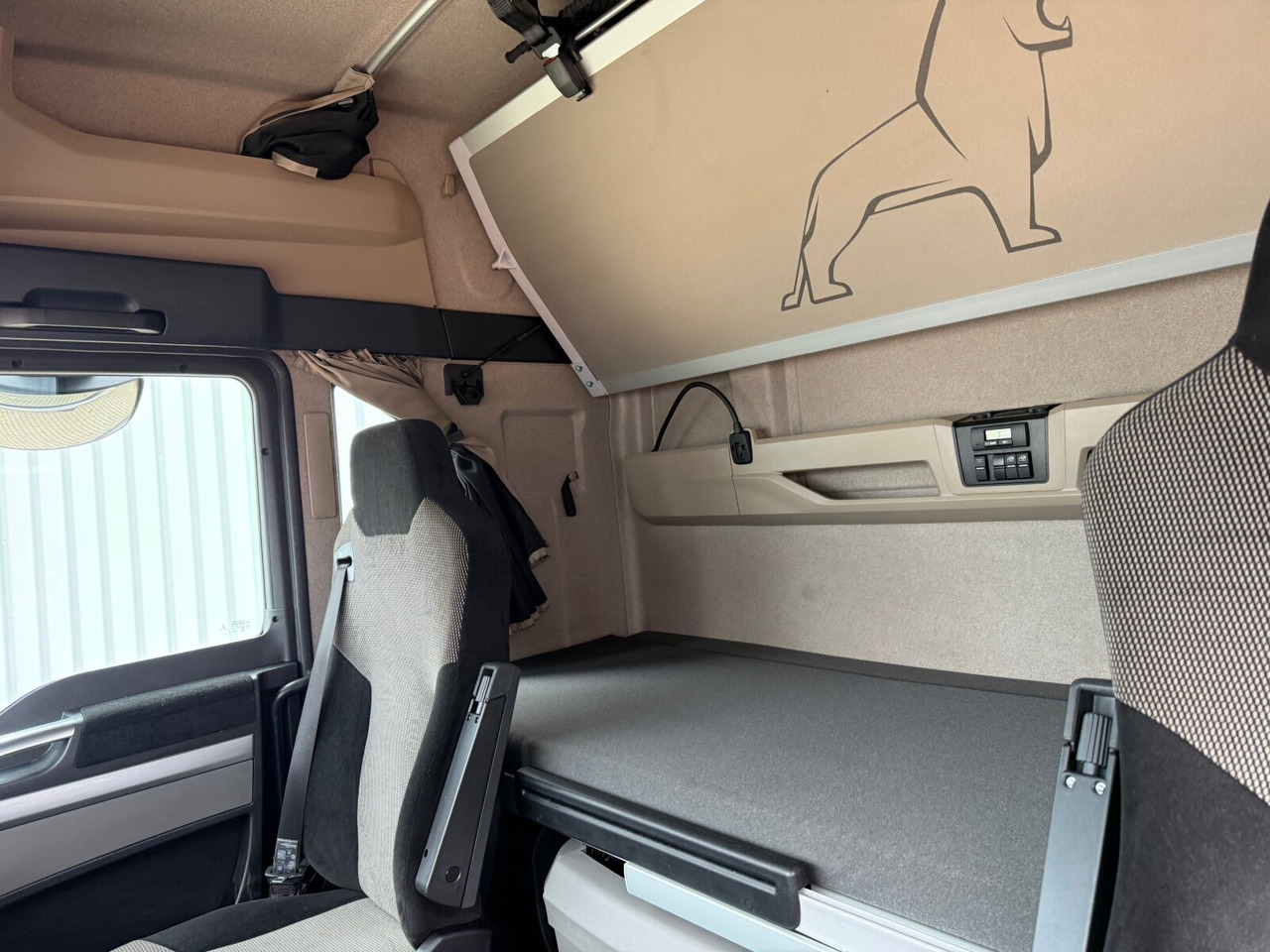 MAN TGX 26.510 6X2/4 BLS TGX 26.510 6X2/4 BLS, Intarder, Vorlauflenk-/lift, Standklima, XXL-Fahrerhaus, 70t - Tractor unit: picture 5 MAN TGX 26.510 6X2/4 BLS TGX 26.510 6X2/4 BLS, Intarder, Vorlauflenk-/lift, Standklima, XXL-Fahrerhaus, 70t - Tractor unit: picture 5