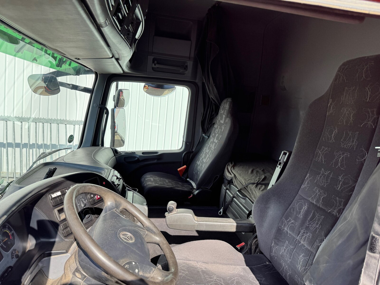 Interior photo 1: Tractor unit Mercedes-Benz Actros 1844 LS 4x2 Actros 1844 LS 4x2, Kipphydraulik