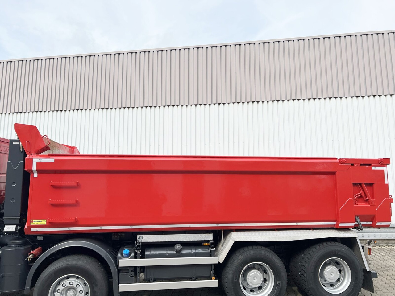 Trakker AD410T50 8x4 Trakker AD410T50 8x4, Stahlmulde ca. 16m³, hydr. Heckklappe - Tipper: picture 5 Trakker AD410T50 8x4 Trakker AD410T50 8x4, Stahlmulde ca. 16m³, hydr. Heckklappe - Tipper: picture 5