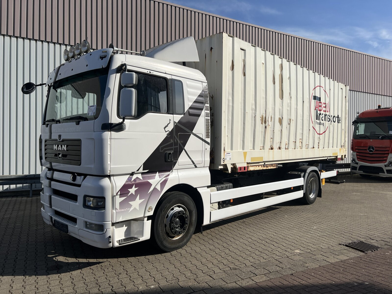 MAN TGA 18.350 4x2 LL TGA 18.350 4x2 LL, Fahrschulausstattung - Truck: picture 1 MAN TGA 18.350 4x2 LL TGA 18.350 4x2 LL, Fahrschulausstattung - Truck: picture 1