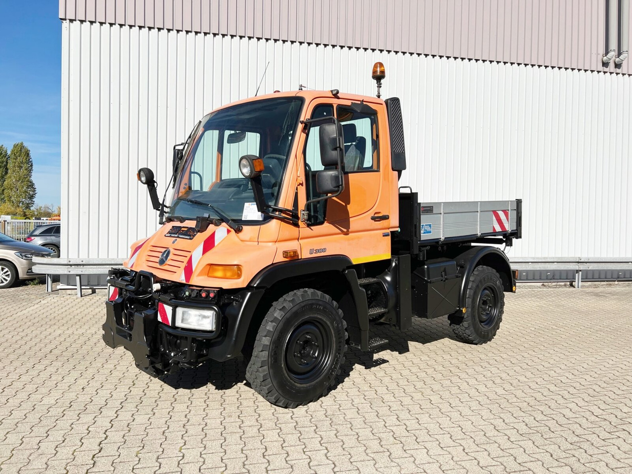 Unimog U 300 4x4 U 300 4x4, Kipper, Kommunalhydraulik, VarioPilot, Zapfwelle - Tipper, Municipal/ Special vehicle: picture 1 Unimog U 300 4x4 U 300 4x4, Kipper, Kommunalhydraulik, VarioPilot, Zapfwelle - Tipper, Municipal/ Special vehicle: picture 1