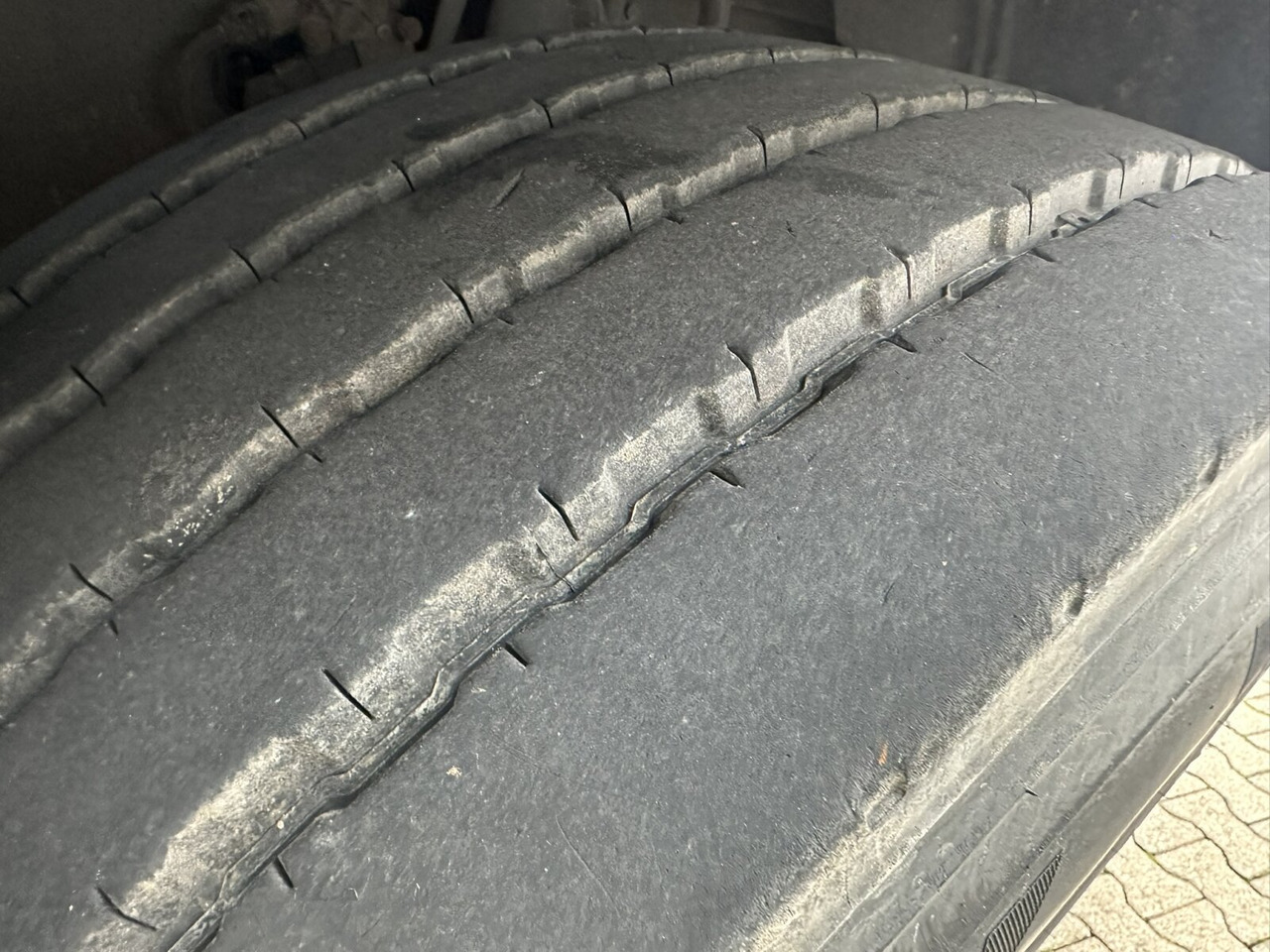 Volvo FM 400 6x4 R FM 400/6x4 R, VDL S-21-6200 4.50 bis 7.00m Container - Hook lift truck: picture 5 Volvo FM 400 6x4 R FM 400/6x4 R, VDL S-21-6200 4.50 bis 7.00m Container - Hook lift truck: picture 5