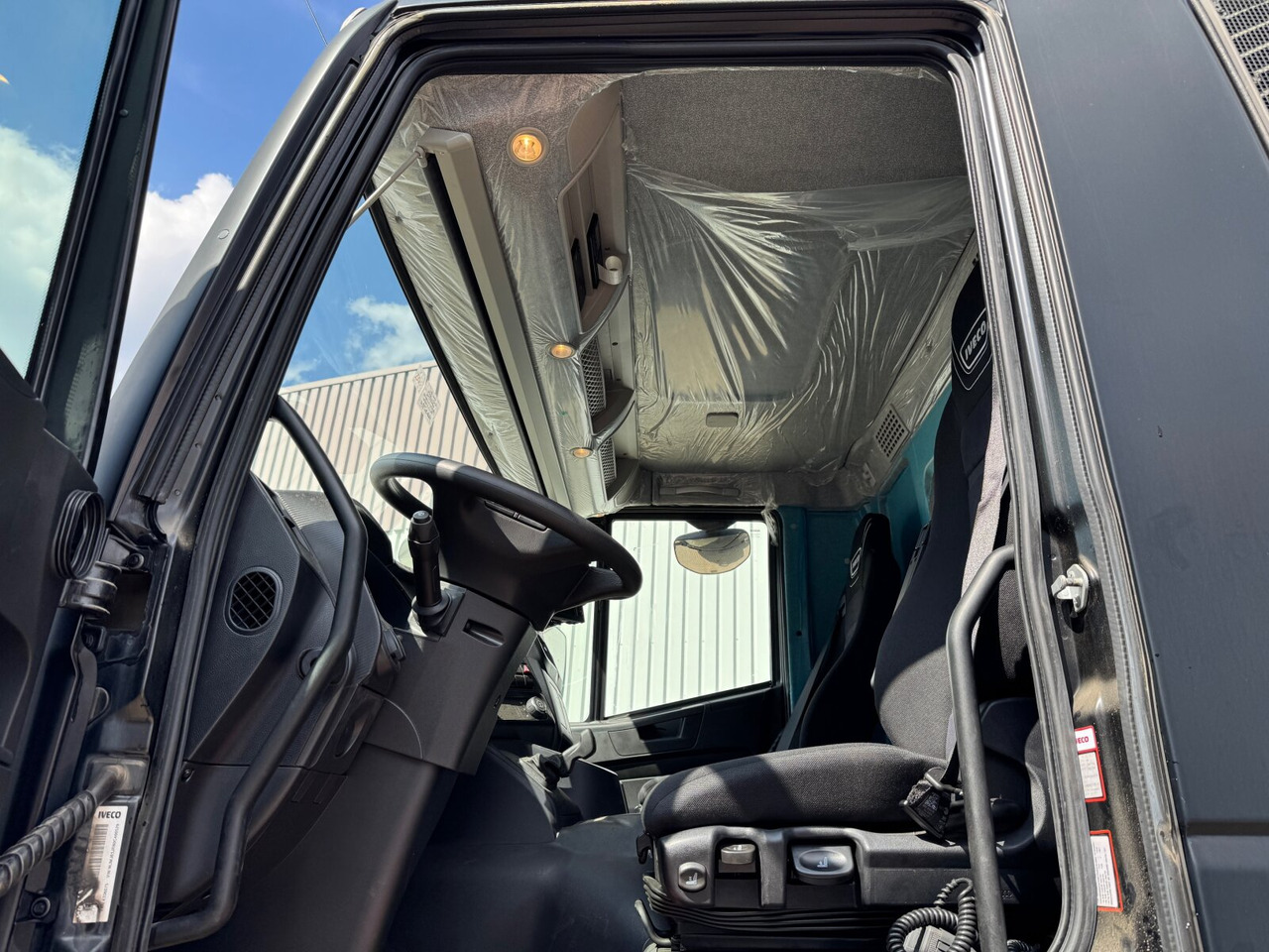 X-Way AD360X40Z/P 8x4 X-Way AD360X40Z/P 8x4 - Hook lift truck: picture 2 X-Way AD360X40Z/P 8x4 X-Way AD360X40Z/P 8x4 - Hook lift truck: picture 2