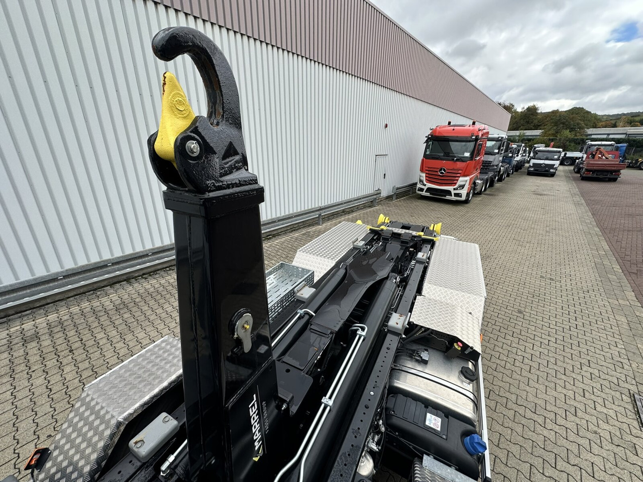 X-Way AD360X48Z 8x4 X-Way AD360X48Z 8x4, Motorabtrieb, Navi, Schub-Knick - Hook lift truck: picture 2 X-Way AD360X48Z 8x4 X-Way AD360X48Z 8x4, Motorabtrieb, Navi, Schub-Knick - Hook lift truck: picture 2