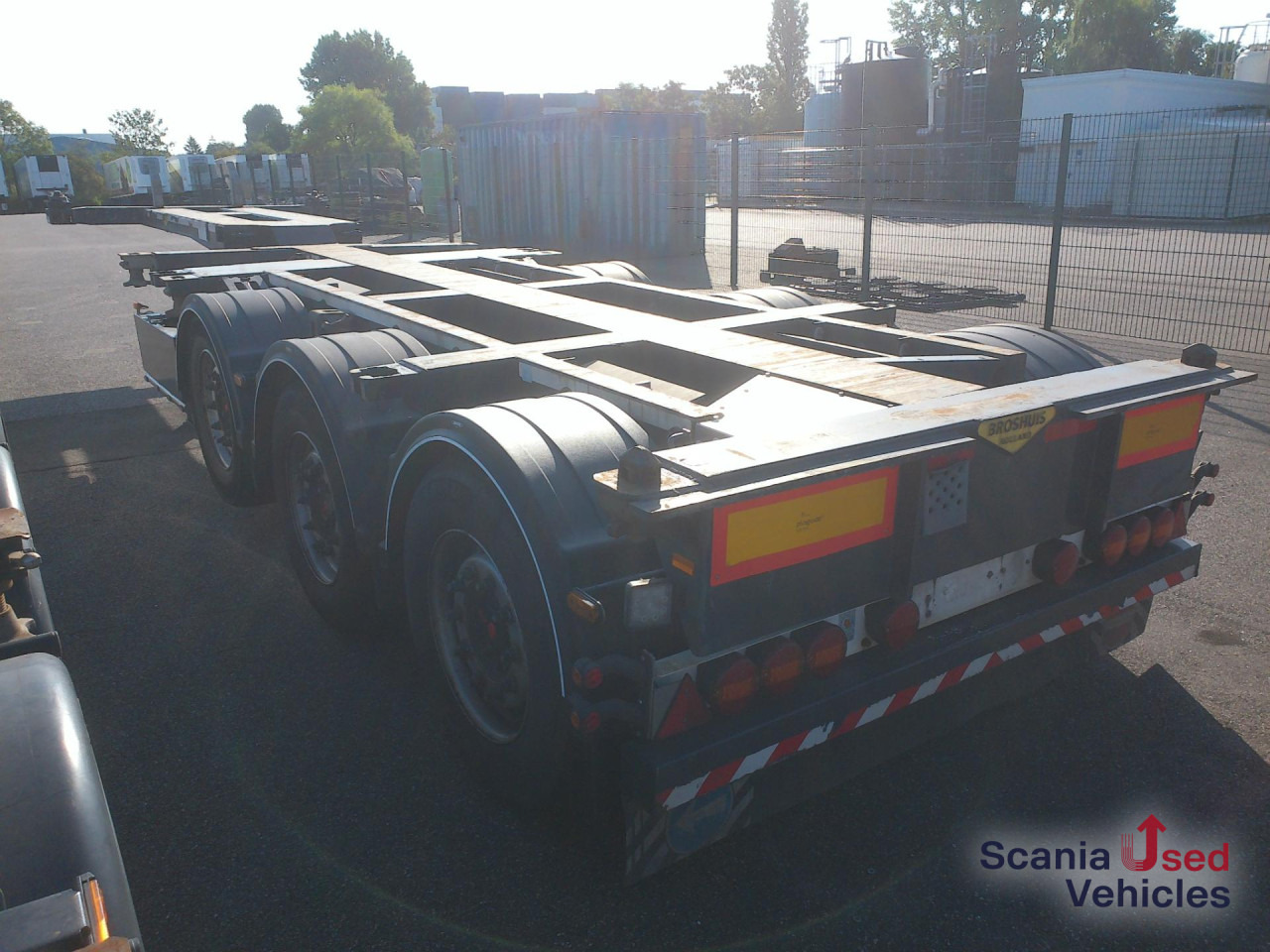 Container transporter/ Swap body semi-trailer BROSHUIS Container Chassis 20-40-45 Fuss Lift: picture 12