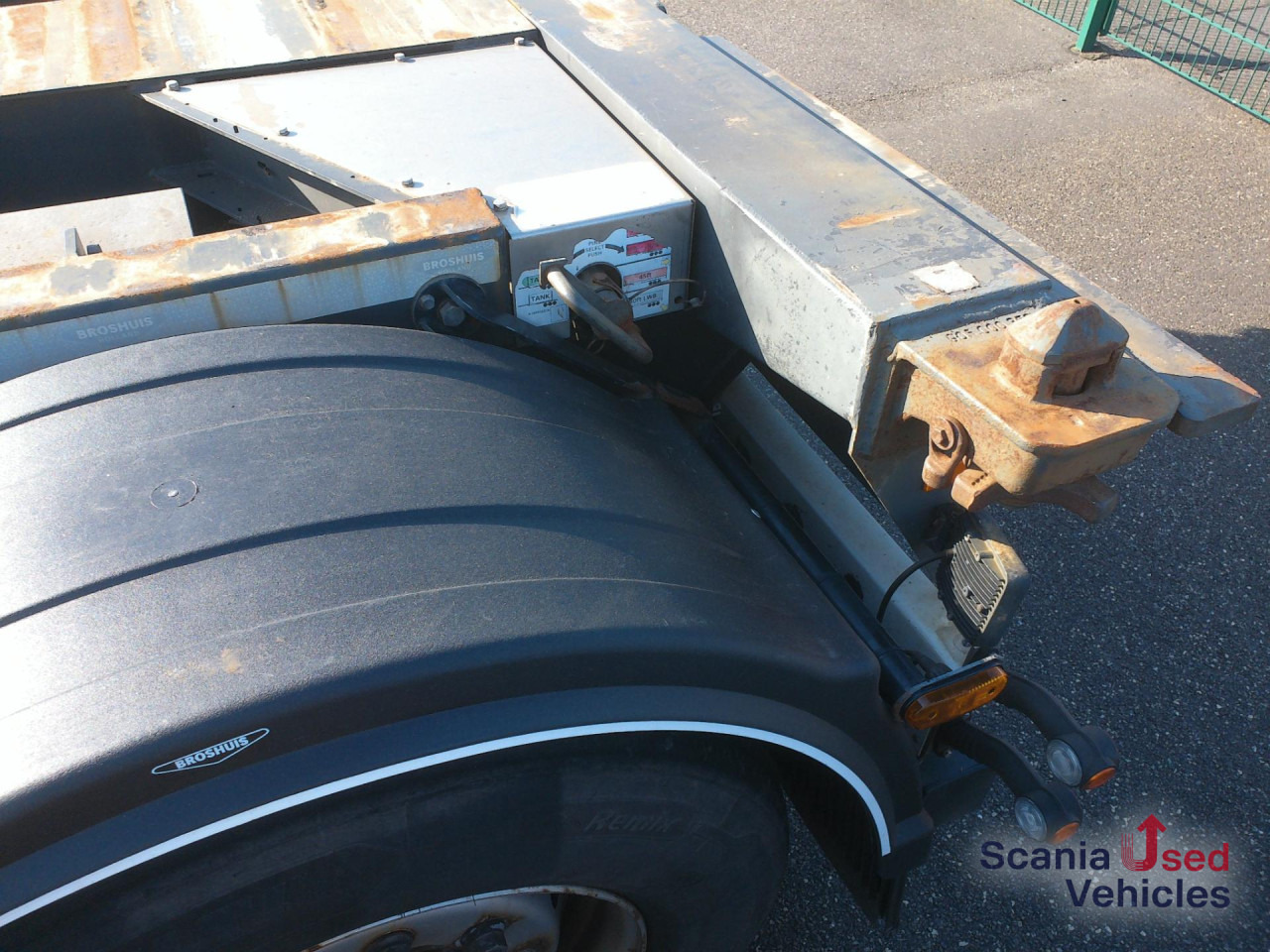Container transporter/ Swap body semi-trailer BROSHUIS Container Chassis 20-40-45 Fuss Lift: picture 15
