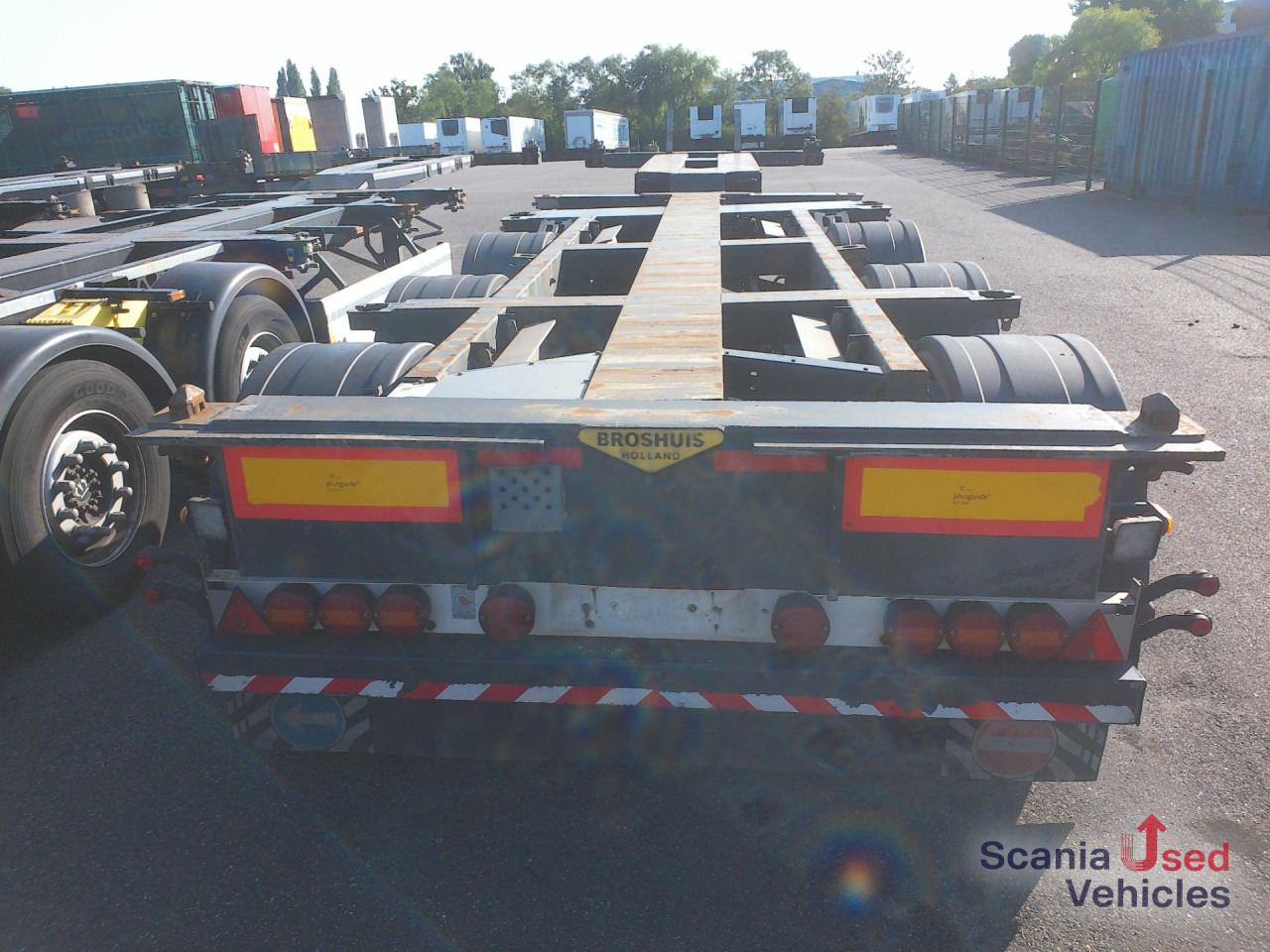 Container transporter/ Swap body semi-trailer BROSHUIS Container Chassis 20-40-45 Fuss Lift: picture 11