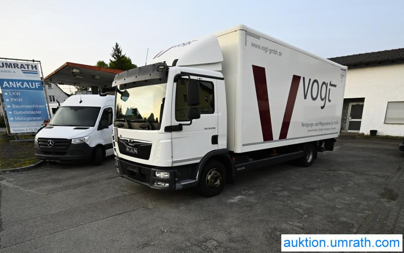 MAN MAN TGL 12.250 4x2 L/BL Koffer Ladebordwand Klimaautomatik NAVI Luftfederung Automatikgetriebe EURO 6 - Box truck: picture 2 MAN MAN TGL 12.250 4x2 L/BL Koffer Ladebordwand Klimaautomatik NAVI Luftfederung Automatikgetriebe EURO 6 - Box truck: picture 2