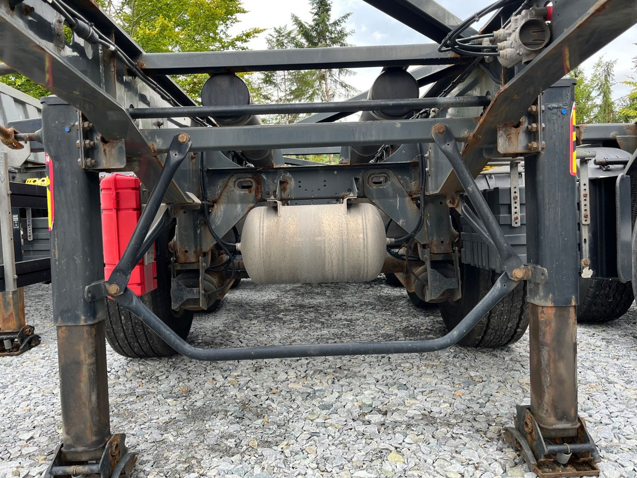 Schwarzmüller S1 R-Serie Tank Chassis ADR SAF Alufelgen - Container transporter/ Swap body semi-trailer: picture 3 Schwarzmüller S1 R-Serie Tank Chassis ADR SAF Alufelgen - Container transporter/ Swap body semi-trailer: picture 3