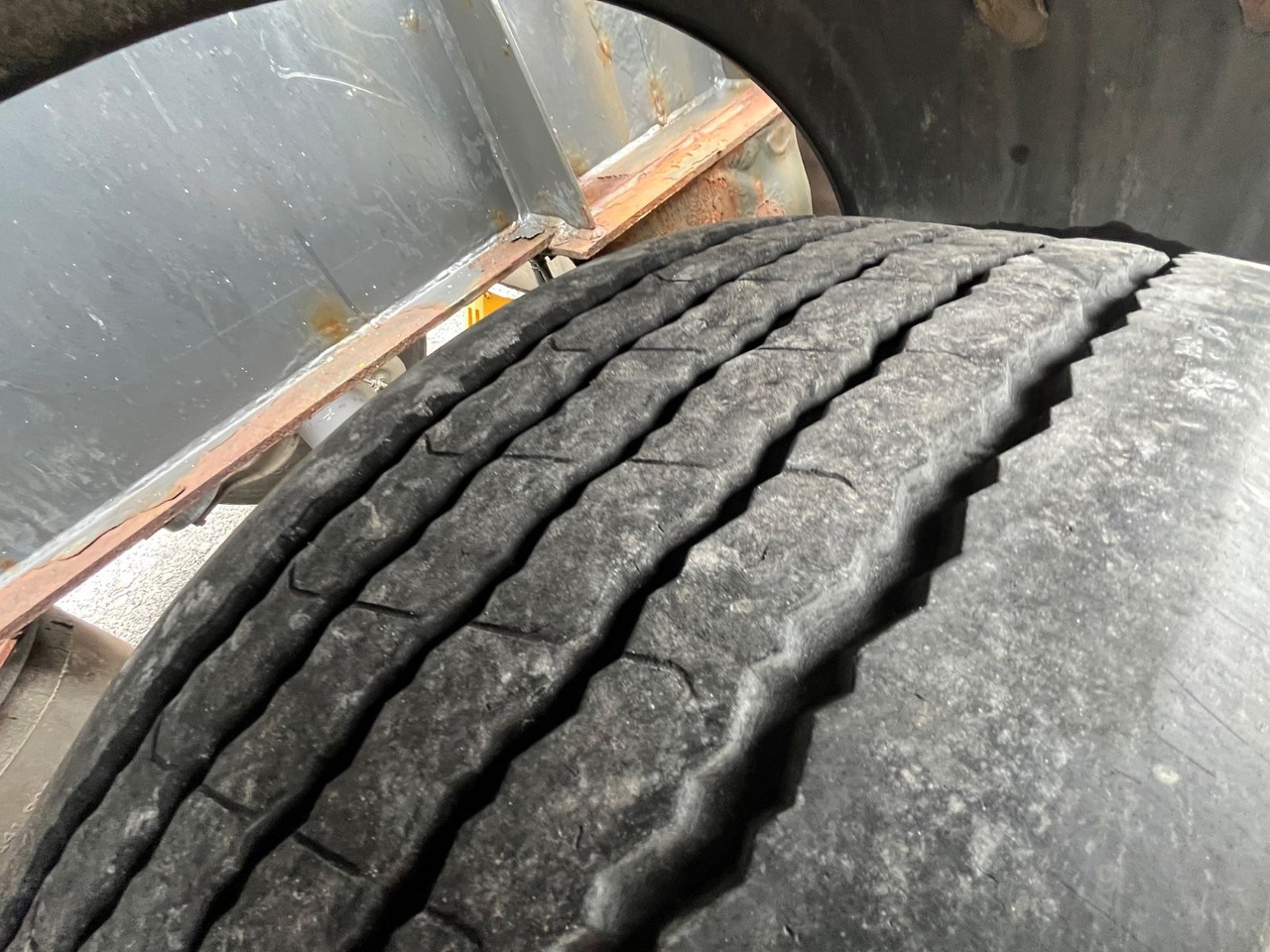 Schwarzmüller S1 R-Serie Tank Chassis ADR SAF Alufelgen - Container transporter/ Swap body semi-trailer: picture 5 Schwarzmüller S1 R-Serie Tank Chassis ADR SAF Alufelgen - Container transporter/ Swap body semi-trailer: picture 5