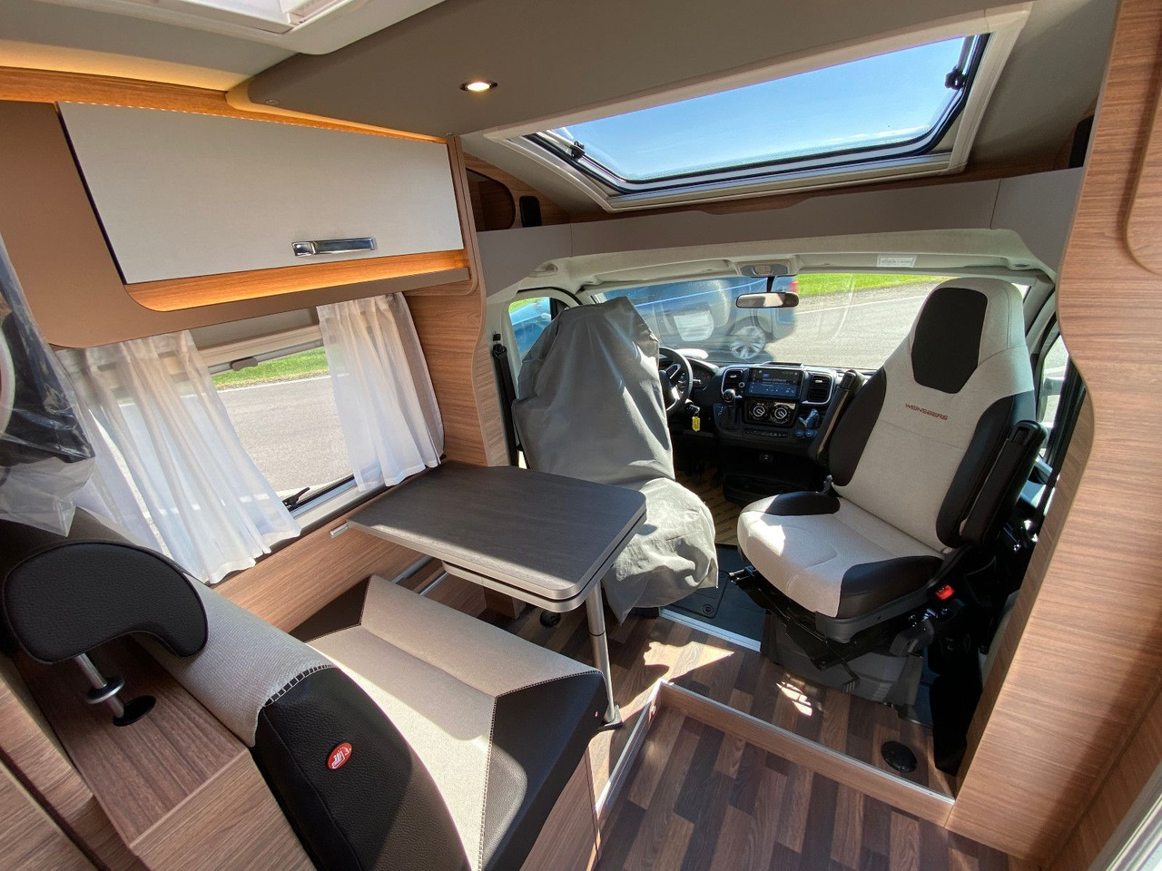 Semi-integrated motorhome Weinsberg CaraCompact 600 MEG EDITION [PEPPER]   Automatik: picture 12