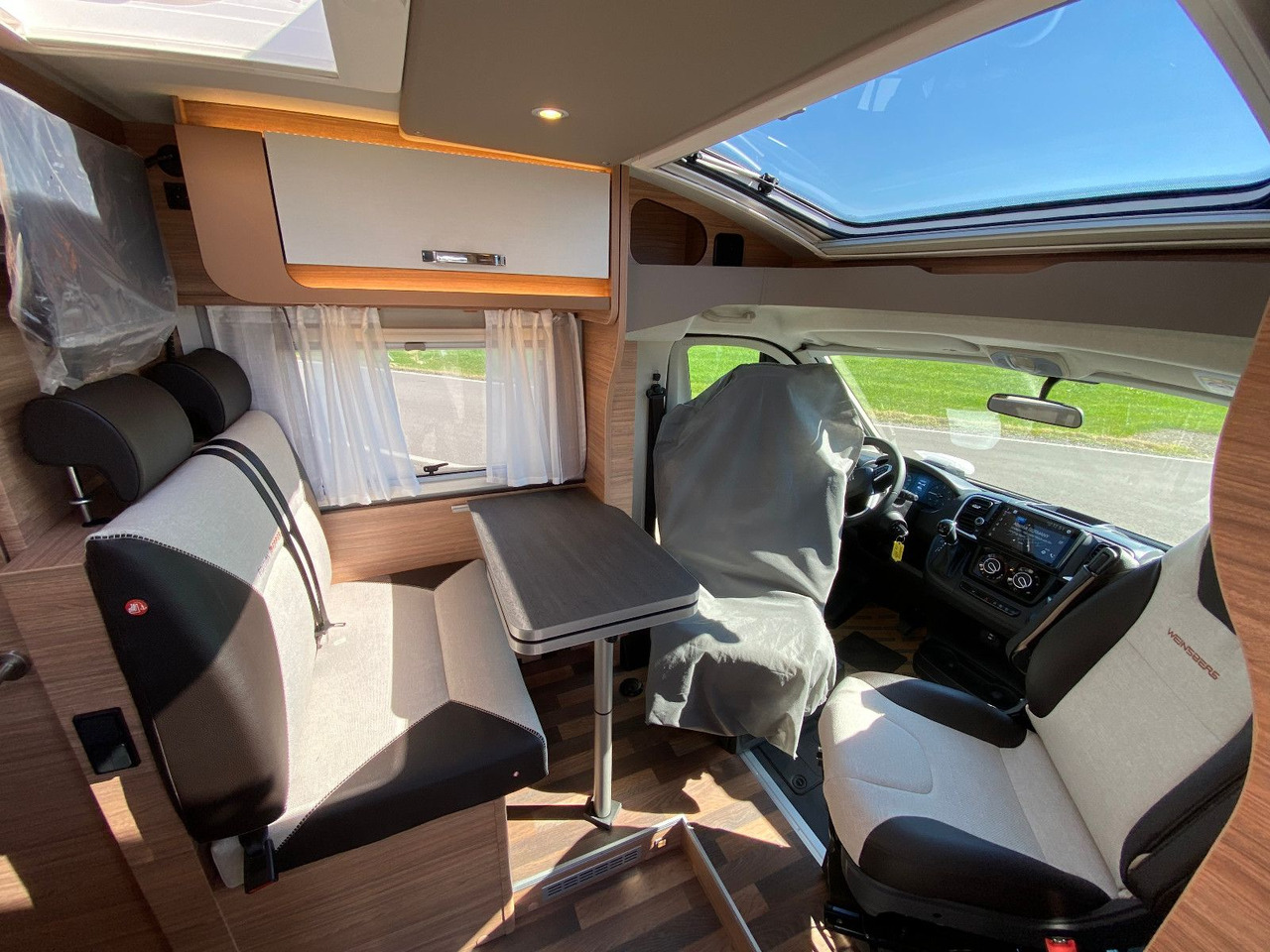 Semi-integrated motorhome Weinsberg CaraCompact 600 MEG EDITION [PEPPER]   Automatik: picture 16