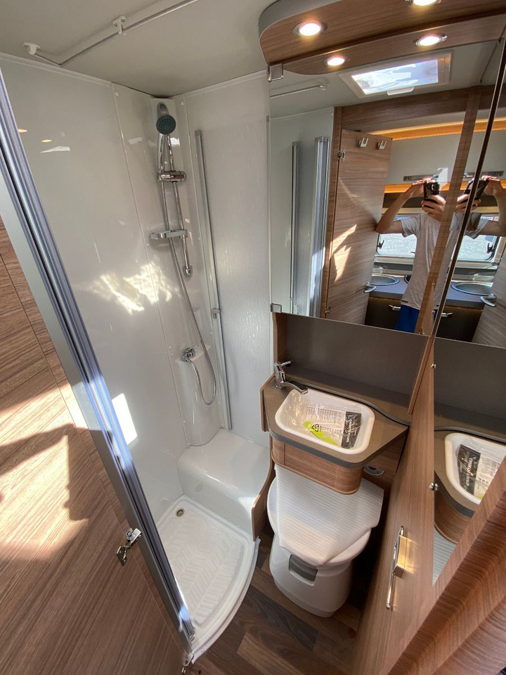 Semi-integrated motorhome Weinsberg CaraCompact 600 MEG EDITION [PEPPER]   Automatik: picture 11