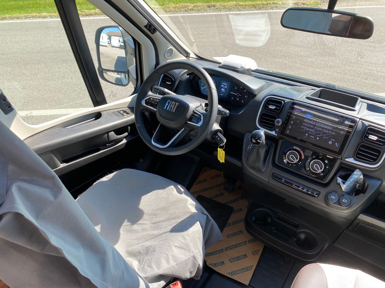 Semi-integrated motorhome Weinsberg CaraCompact 600 MEG EDITION [PEPPER]   Automatik: picture 9