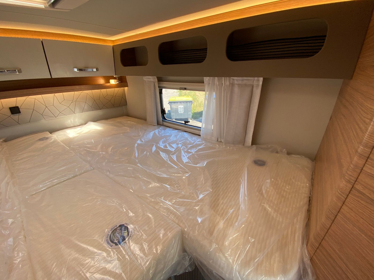 Semi-integrated motorhome Weinsberg CaraCompact 600 MEG EDITION [PEPPER]   Automatik: picture 20