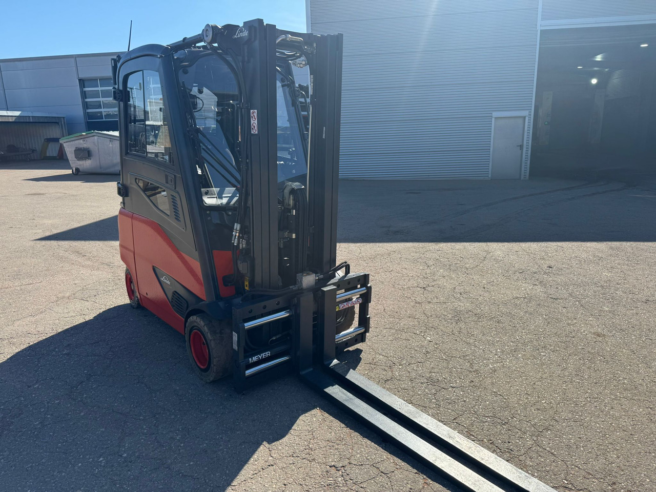 LINDE E20PHL-02 Elektro Triplex Kabine Heizung integriertes Ladegerät - Electric forklift: picture 2 LINDE E20PHL-02 Elektro Triplex Kabine Heizung integriertes Ladegerät - Electric forklift: picture 2